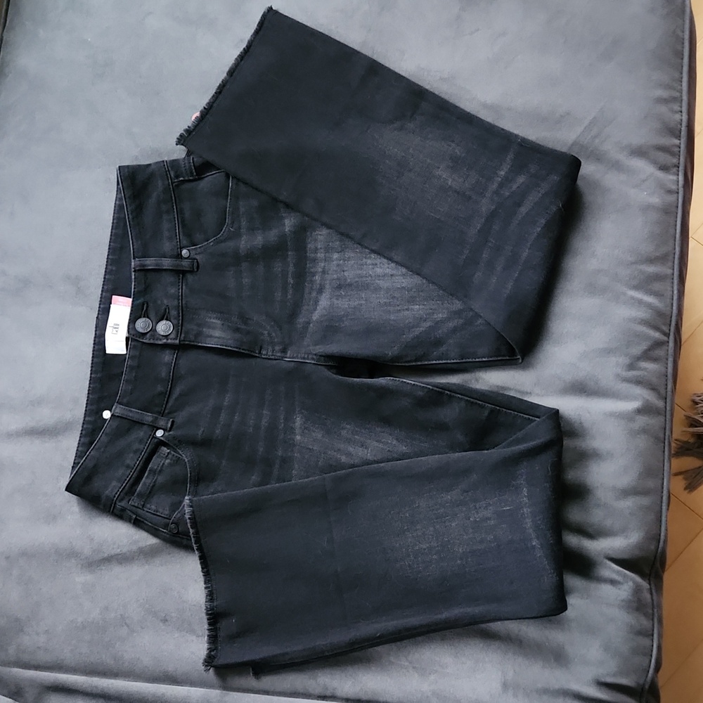 NWOT cabi High-Low Crop Jeans, washed black. Sz 4 style 4519, Raw Hem